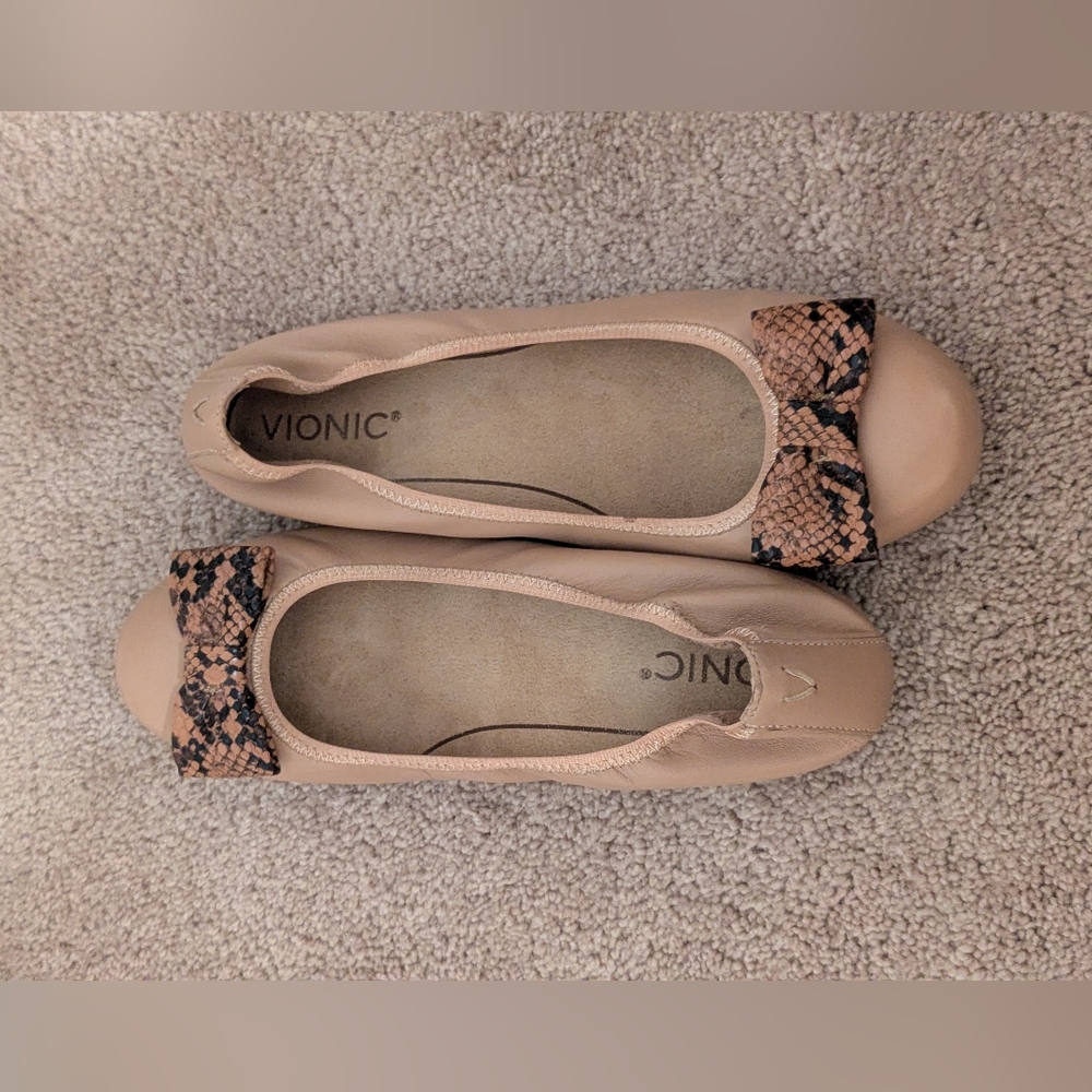 Vionic Women's Tan Ballet Flats